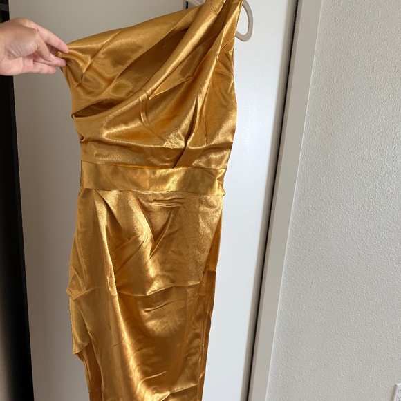 Dino Tabucci One-Shoulder Gold Maxi Dress - Picture 2 of 4